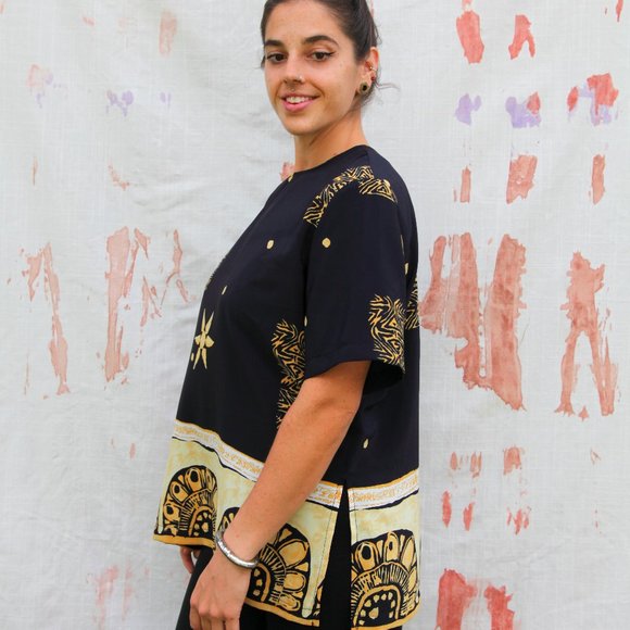 Vintage 80’s blouse with suns and flowers - Picture 3 of 9